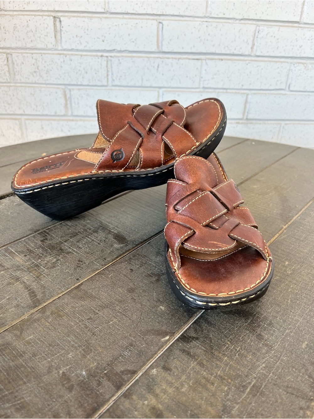 Women’s Born Brand Leather Crossover Platform Sandal Size 9